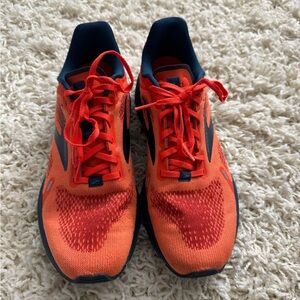 Brooks men’s size 8 Orange and Navy running shoes